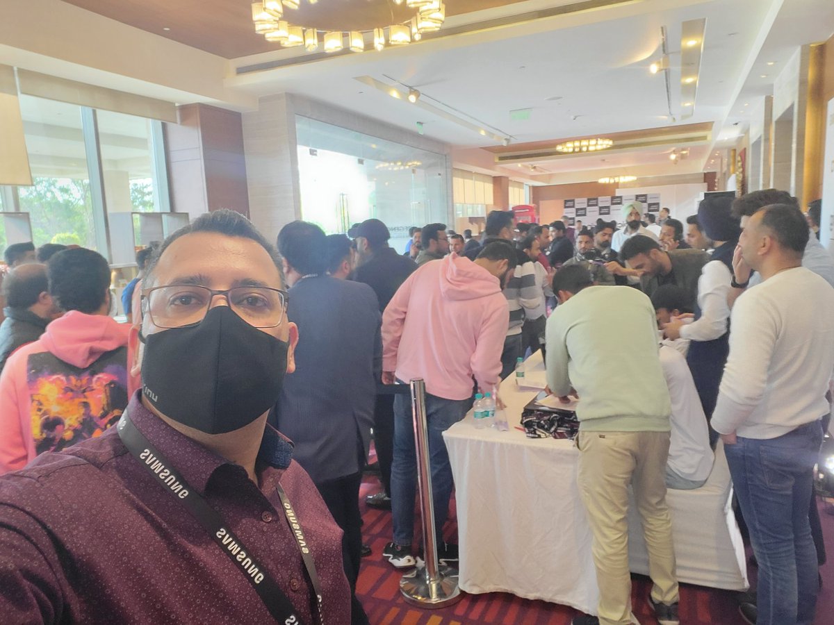 sahil_khiwani84's tweet photo. Let's start the #EpicUnboxing of one of the extreme device of the early 2022 #SamsungS22Ultra thanks for the invite @SamsungMobile @SamsungIndia #TeamBurgundy https://t.co/fDRM1bZJIh