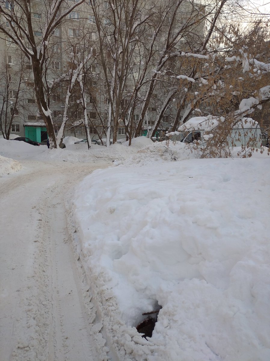 star___Vik's tweet photo. @promadm Канализационный колодец без крышки, прикрыт лишь досками перед д.159в по ул. Ст. Загора. Летом два раза этот колодец заливал двор. https://t.co/83hurK6NvG