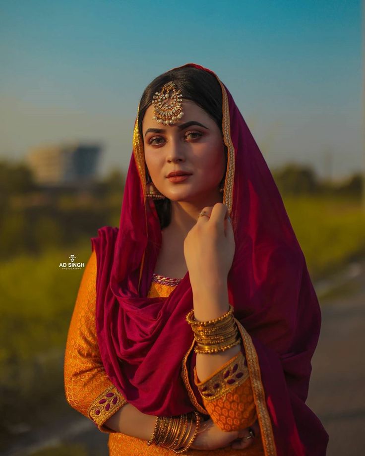 arshhdip13's tweet photo. ਬੇਗਾਨਿਆ ਨਾਲ ਸ਼ਿਕਵੇ ਕਾਹਦੇ
ਆਵਦਿਆ ਨਾਲ ਕਦੇ ਰੋਸੇ ਨਹੀਂਓ ਹੁੰਦੇ
ਖਰੇ ਅਸੂਲਾਂ ਤੇ ਰਹੀਏ ਜੱਟੀਏ
ਨਿਭਦੇ ਕਦੇ ਮਿੱਠੇ ਪੋਚੇ ਨਹੀਂਓ ਹੁੰਦੇ https://t.co/fSpSImMjDW