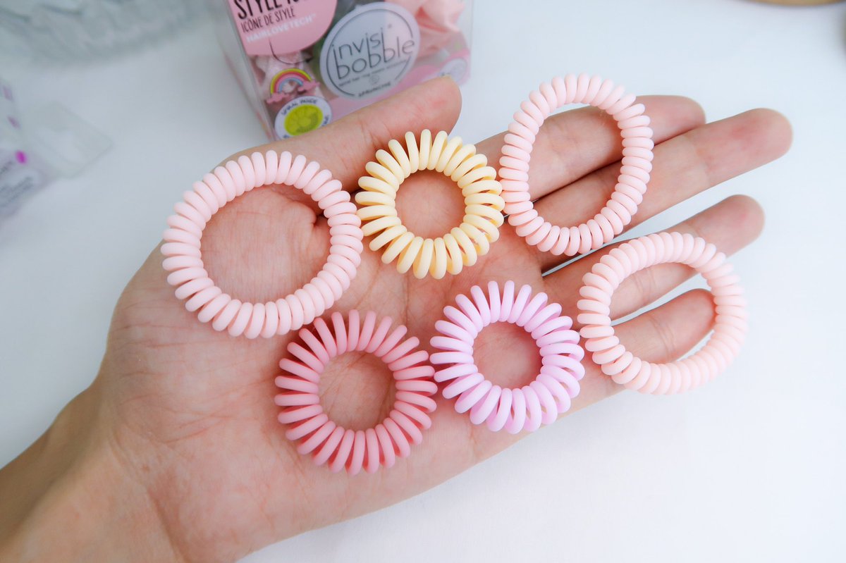 jellllnrr's tweet photo. กิ้สสส💖🤏🏻✨ invisibobble เค้าออกคอลใหม่ Retro Dremin น่ายักมากก แงงเอาจริงคือน้องเค้าแพงแต่ดีมากก คุ้มค่าคุ้มราคา นี่ใช้เส้นนึงจะปีนึงแล้วง่ะ ย้วยก็เอาน้องเค้าไปแช่น้ำร้อน น้องเค้าก็กลับมาสภาพเดิม รักมากทิ่สุดสัญญาจะไม่ทำหาย5555 ยิ่งคอลนี้ยิ่งน่ารัก รักษายิ่งชีพ🤪 #ใช้ดีบอกต่อ https://t.co/NtBH170hdm