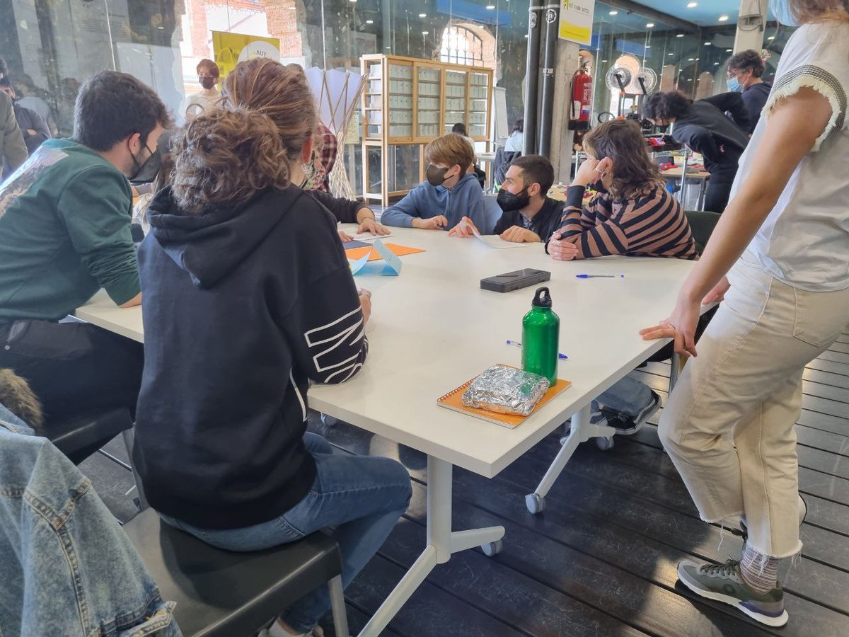 FernandoGmezPr1's tweet photo. De vuelta al taller de diseño colectivo de la supergiz con el maravillo equipo de Autofabricantes de Medialab. 
Estas iniciativas son imprescindibles
#medialab
#autofabricantes https://t.co/UI8DwmL4mB