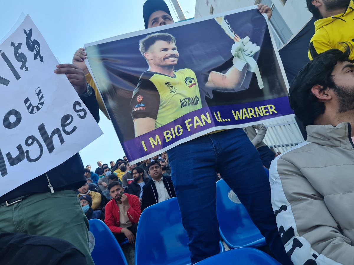 skm_1609's tweet photo. Saw a fan in Australian jersery and this cute poster 🥺🥺
@davidwarner31
#AUSvPAK #PAKvAUS #testday1 https://t.co/HBUB5Z3aPq