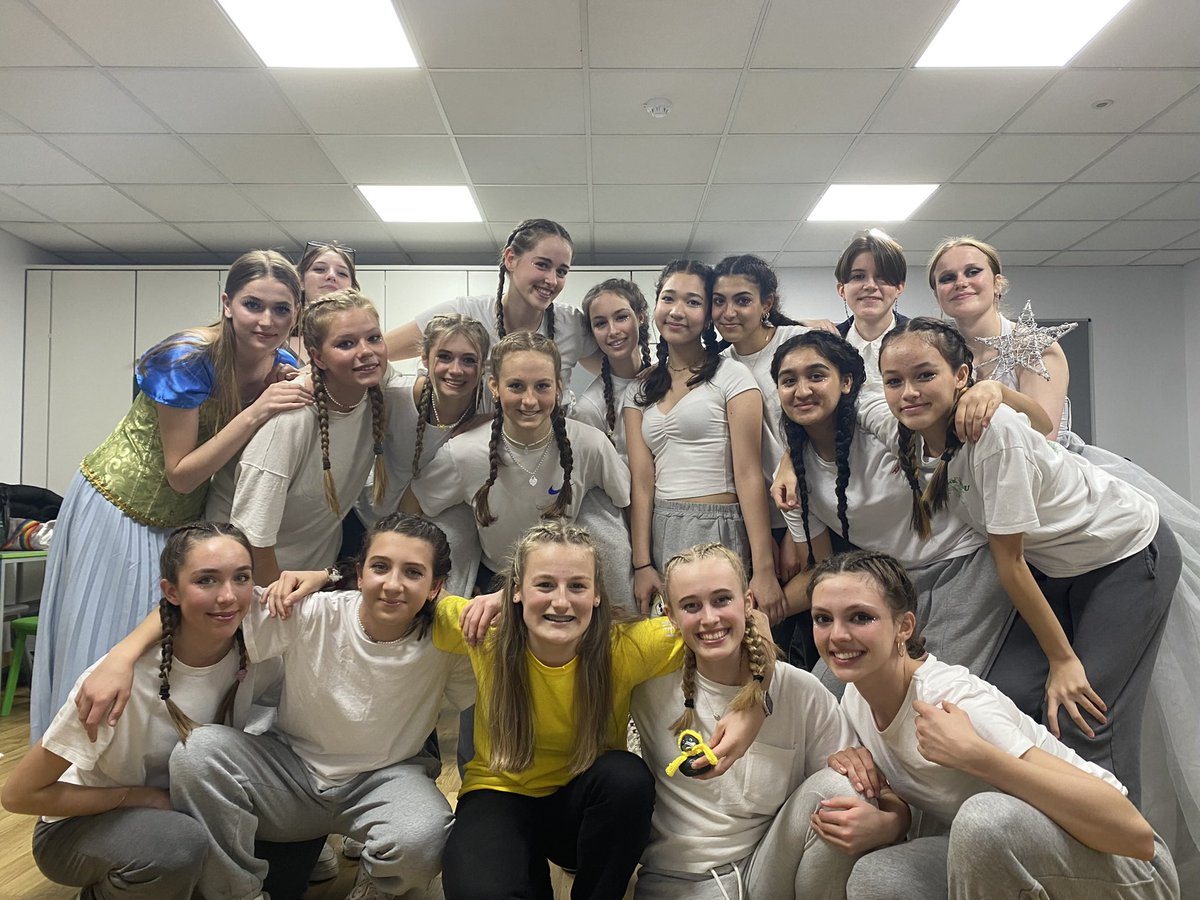 SHSNightingale's tweet photo. Some more pictures from the #SHSFashionShow2022 💛💛💛 https://t.co/Tu3OLgcNqU