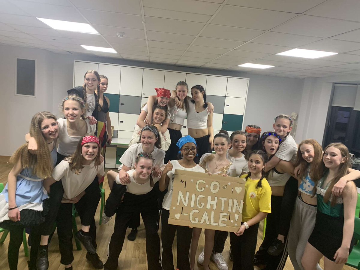 SHSNightingale's tweet photo. #TeamNightingale #GONightingale 💛💛💛 https://t.co/d82lCgq3rq