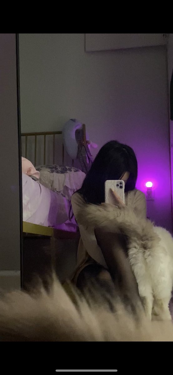 YiYiy2002's tweet photo. 不喜欢小勾勾为什么还要摸她的头 https://t.co/bWbjQKvpsO