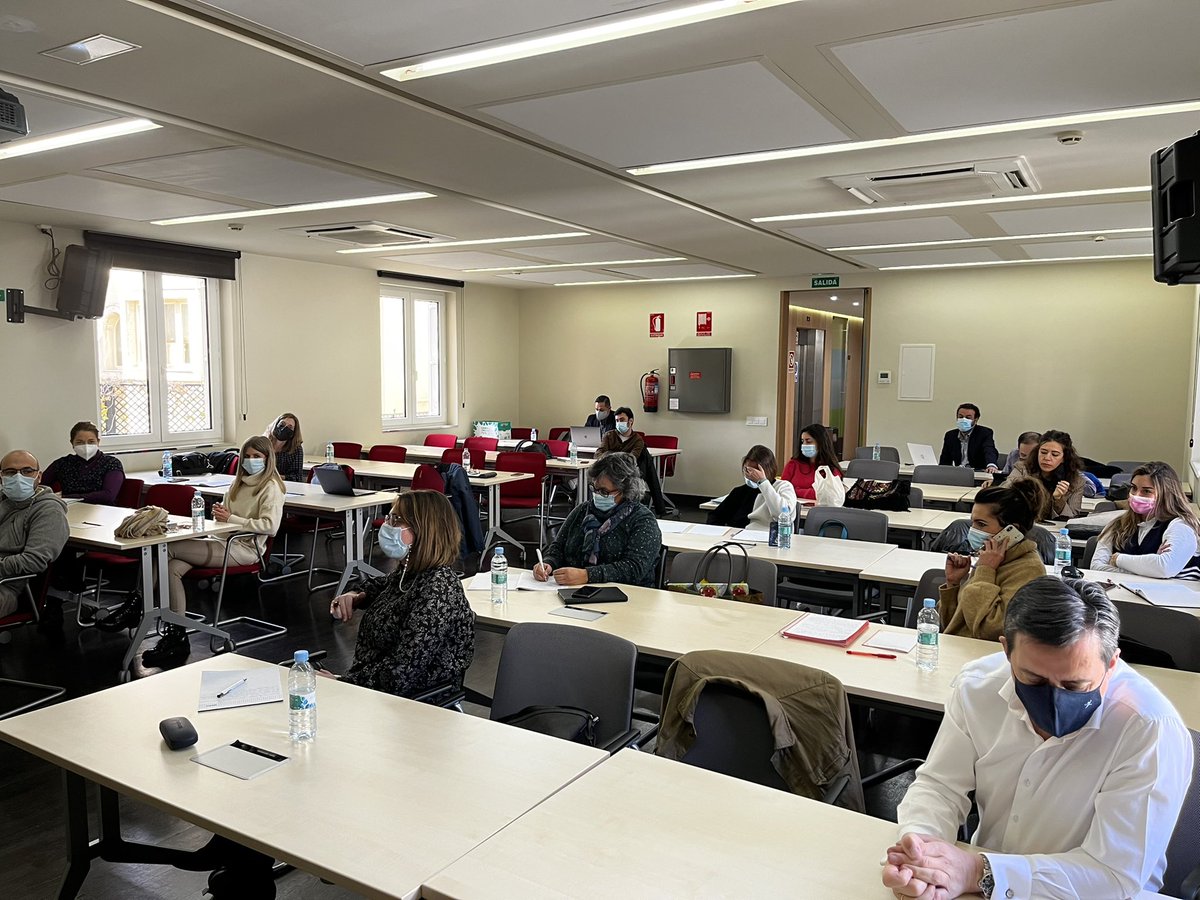 Aprendiendo mucho con Valentín Almansa, director general de la Sanidad de la Producción Agraria de @mapagob sobre seguridad alimentaria y cómo repercute en la comunicación al sector y a la sociedad. 👏👏👏#EucagroColvema