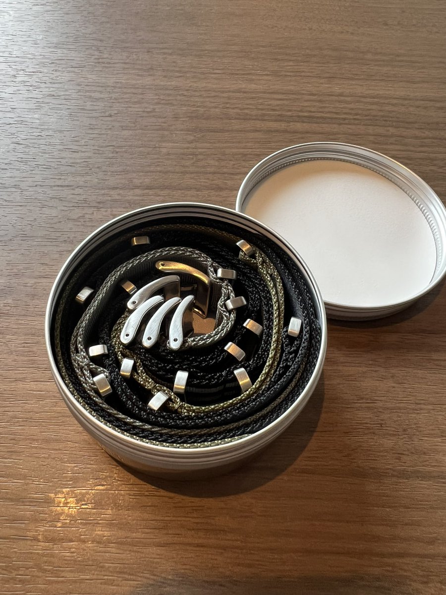 tamukun's tweet photo. アイスブルーのような色味が気になってポチッと。ムーブメントはセイコーのメカクォーツだからokだろと、ちと怖いけど逝ってみました。特典でしこたま予備のベルトついてきた!
#腕時計 #FORZO #また買っちゃった https://t.co/JqDuRhz4Na