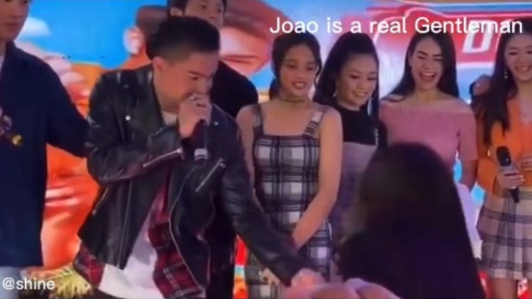 justforbeIinda's tweet photo. Aside from gello and belle’s friendship, fave ko rin yung samahan at pagkakaibigan ni joao and belle. 

Belle is one of the boys talaga simula bata siya, yung iba kaibigan niya yung iba naman tinuturing niyang kuya. Kaya pag may umaway jan yari talaga kayo, matakot ka. https://t.co/YSAFiSzEyV