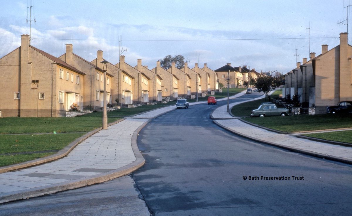 MunicipalDreams's tweet photo. 1/ 'These houses at Moorlands are fit for everybody, and not only the working classes ... It shows we want all the different families of the community to be living with each other.' Nye Bevan on officially opening the Moorlands Estate, Bath, in February 1949. https://t.co/NTker7XvOT