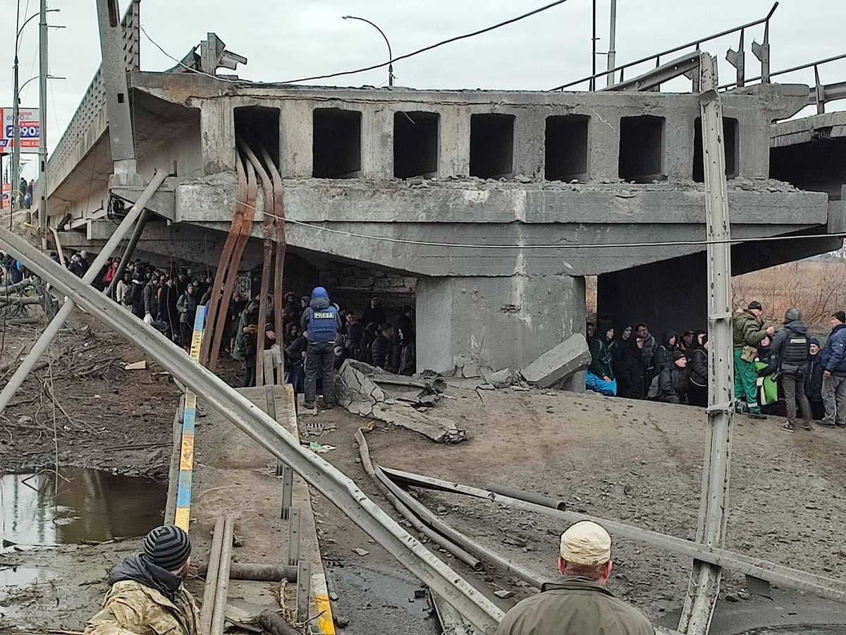 Взорвать мост 4. Дорожный мост. Взрыв моста в киеве. Мост взорванный в сватово. Взорванный мариупольский мост.