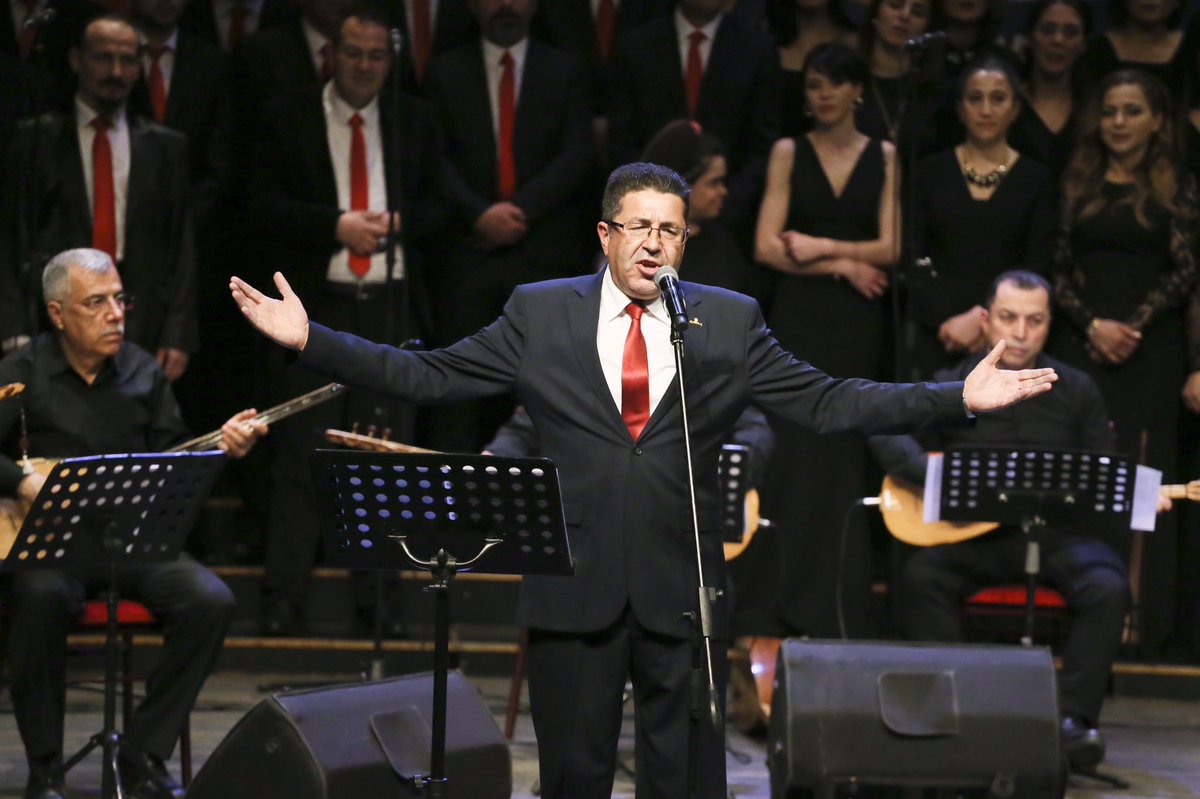 AydinBuyuksehir's tweet photo. TÜRKÜLER +1 FARKLA SESLENDİRİLDİ

Türk Halk Müziği Koromuz Bahara Merhaba konseri düzenledi. 

Şef Özcan Yılmaz yönetiminde gerçekleştirilen, 28 eserin koro ve solo olarak seslendirildiği konserin yıldızı ise +1 farkla Tuğçe Akar oldu. 

Detaylar👉https://t.co/fH0QprDi2a https://t.co/gCggqzPl6Z