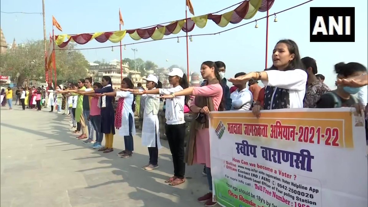 ANINewsUP's tweet photo. Uttar Pradesh | Volunteers from NSS BHU formed a human chain at Assi Ghat in Varanasi to spread awareness among the youth to vote in large numbers

With this initiative we aim for 100%  voting so that people &amp; youth vote without any prejudice: NSS BHU Coordinator Bala Lakhendra https://t.co/SVrhVdMUa0