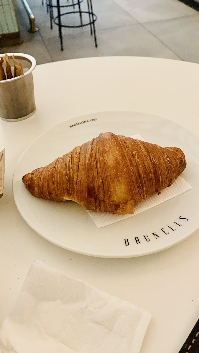 ClaretVives's tweet photo. Destaquen que fan el millor croissant segons no-sé-quin concurs. Jo subratllaria que hi són des de 1852…

#Brunells https://t.co/nTdWLoGcnR