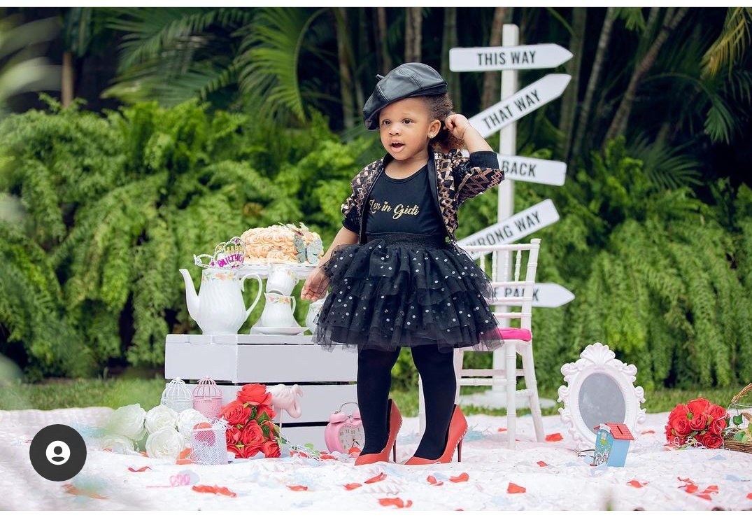 PapptyA's tweet photo. Such a diva🤩🤩🤩 
Zen Mama 
Happy birthday beautiful Zen 🤩
#ZENDAYA #zen@2
#Bamteddy https://t.co/QrrLG9mxYY