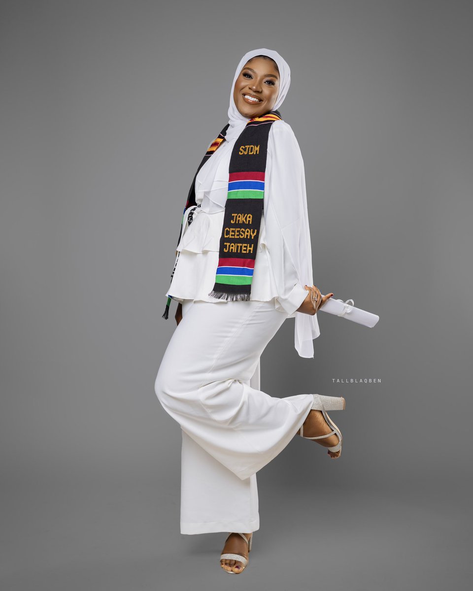 J_C_JAY6's tweet photo. Phew 😅 degree bagged 🥳 Alhamdulilah 3x. This degree is dedicated to my mother. I love you Maa. Here’s to more successes Insha’Allah 

#BAJournalism
#Classof2020
#firstgenerationgrad https://t.co/SSghpr4N8c