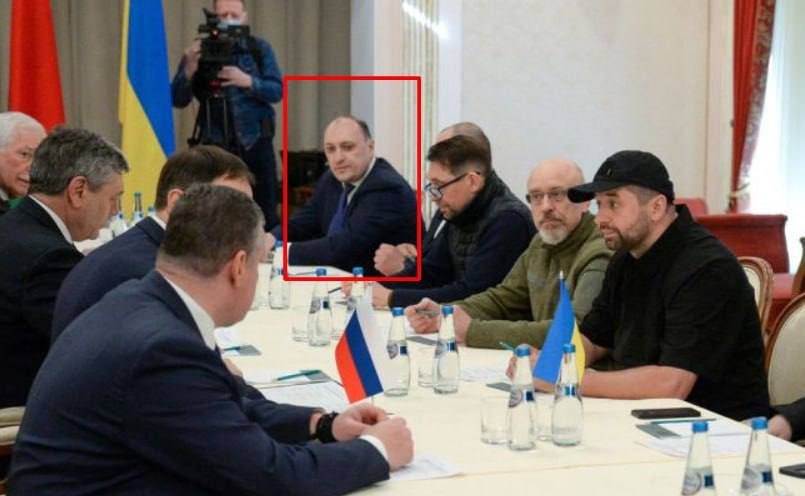 AlexKhrebet's tweet photo. ⚡️⚡️⚡️ BREAKING: The Security Service of Ukraine killed Denis Kireev, a member of the Ukrainian negotiating group, during his detention. He was suspected of treason, Ukrpravda reports citing sources. https://t.co/TGI8ld4LsX