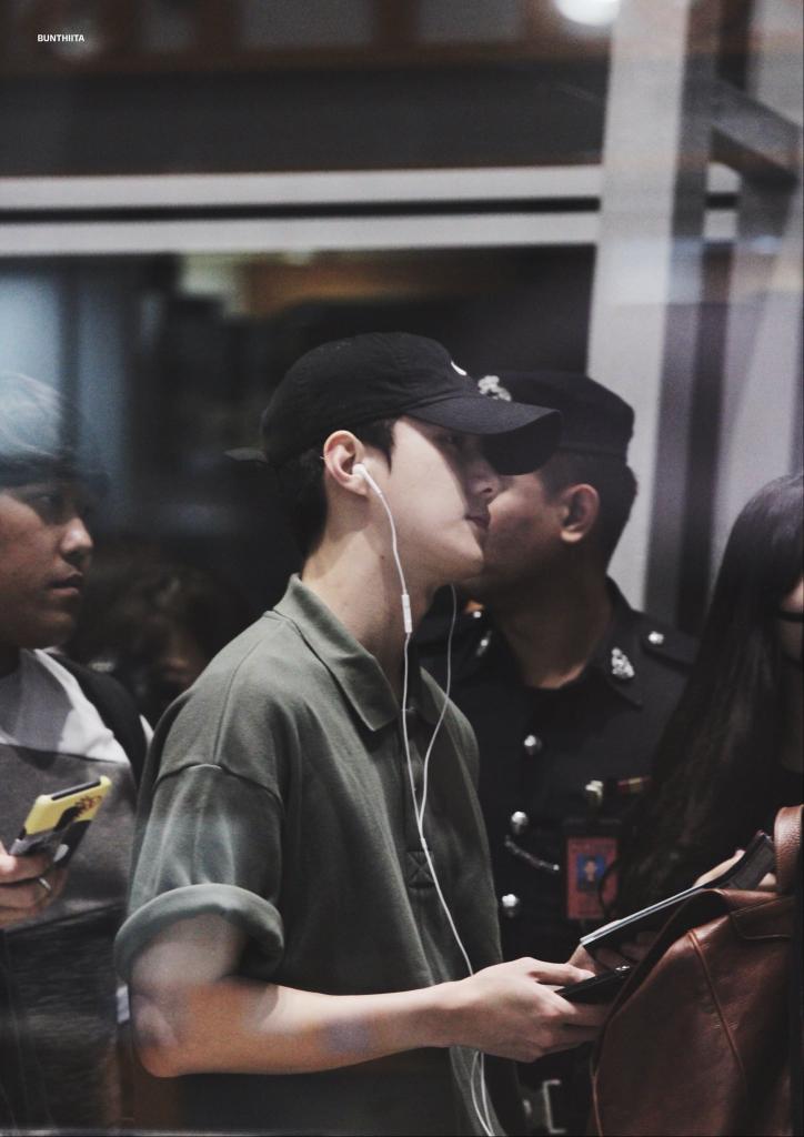 SEHUNL00K's tweet photo. cool man 💯

#SEHUN #세훈 https://t.co/z4A9VozIqv