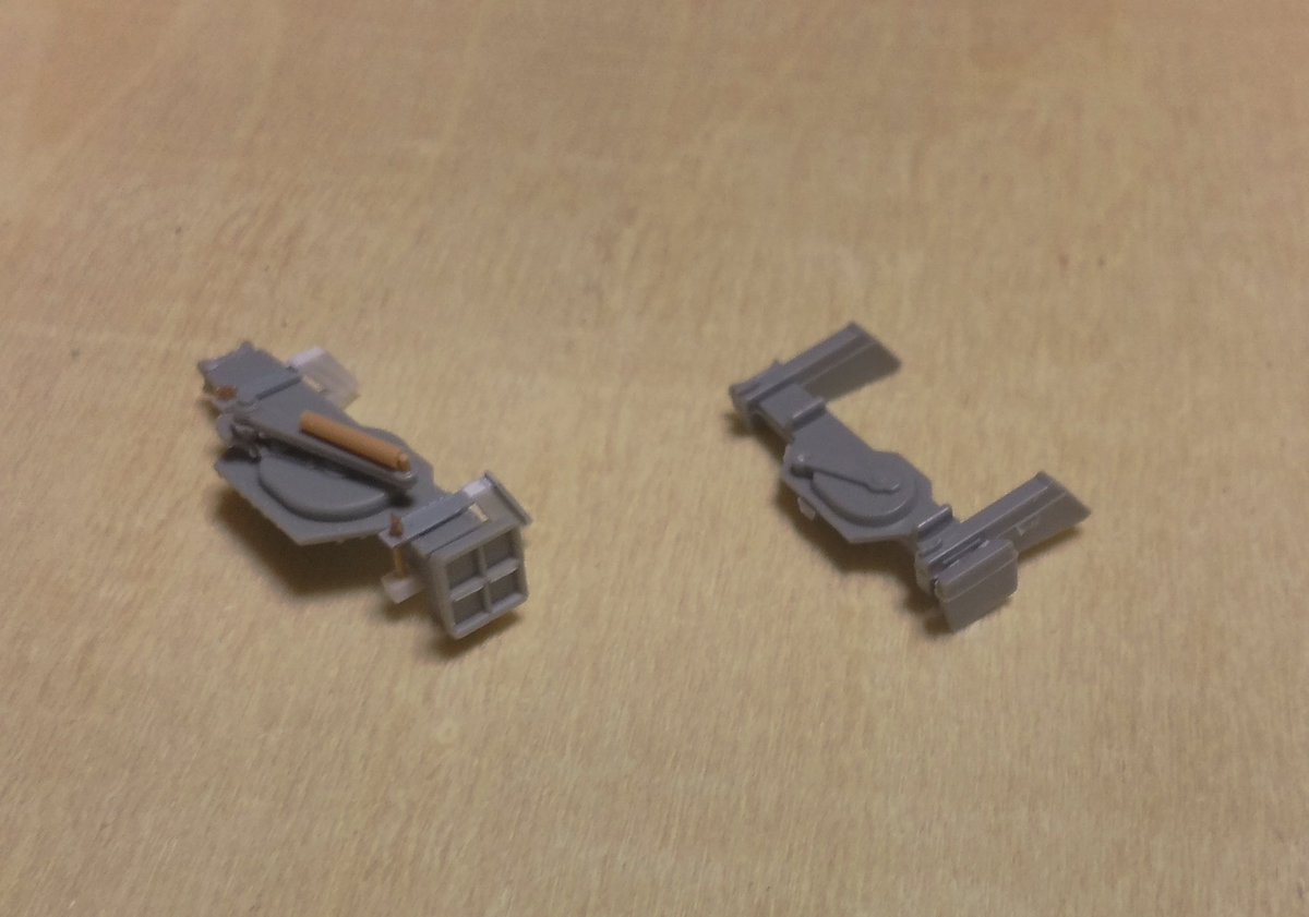 iliketitanium's tweet photo. ロケットモデルズ1/35スケール E-50パンターⅢ
車格に比べて華奢&おおらかディテールのジャッキ(画像右)を、ドラゴン製のティーガー用ジャッキに変更、搭載のするジャッキホルダーもディテールアップ(画像左)
#模型戦車道
#rocketmodels
#fistofwar
#プラモデル https://t.co/G8Ju9oPx42 https://t.co/38GTlBL5Y0