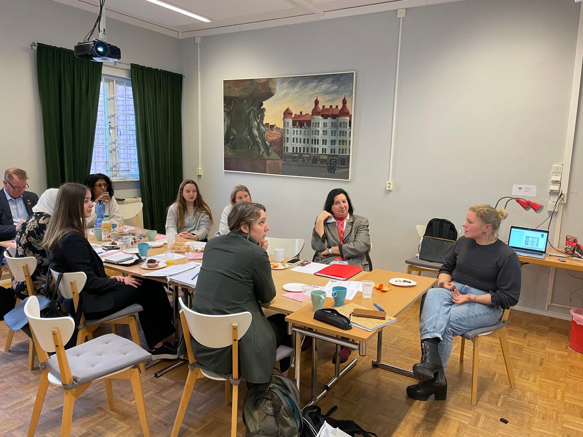 UNAmalmo's tweet photo. Hej allihopa,
I lördags, den 26/2 så valdes en ny styrelse för Malmö FN Förening. Och det är med stor glädje som jag får presentera den för er.
Alexandra Klang, valdes in som ny ordförande för föreningen. Vice-ordförande valdes Klaudia Zielenska, Josefin Schindowski sekreterare. https://t.co/RtcxetxMgO