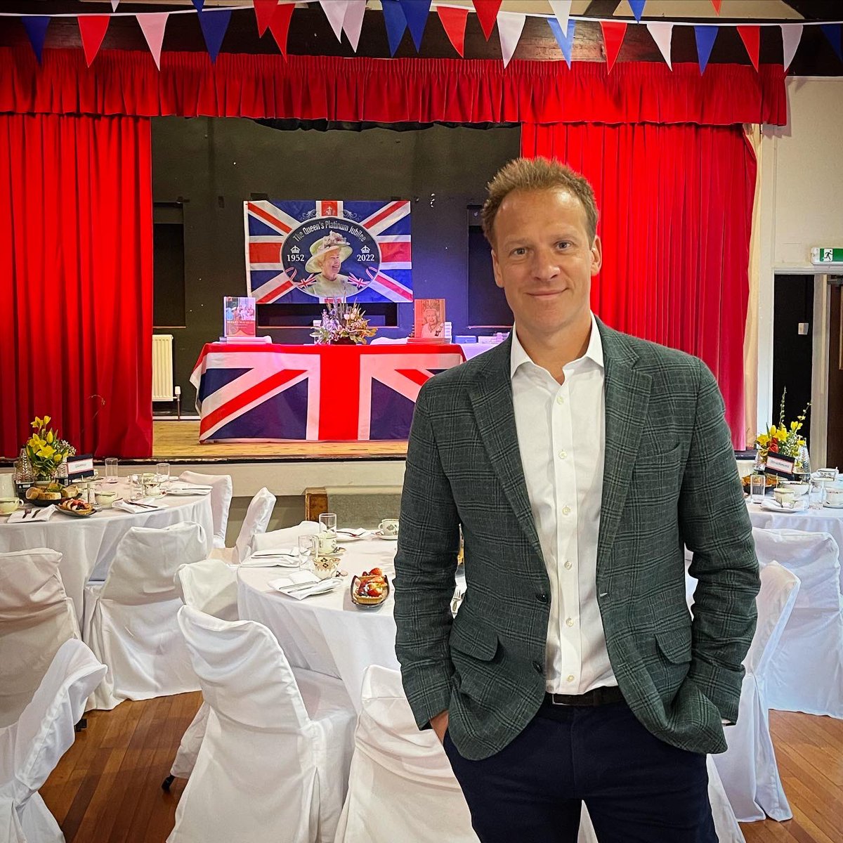 Really enjoyed chatting through some of my favourite Royal photos and moments to the fantastic people of Linton in Yorkshire yesterday 🇬🇧 They’ve begun their Platinum Jubilee celebrations already and I was blown away by the friendly and engaging audience! 🇬🇧
