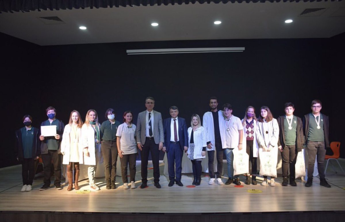 Münazara yarışmamızın finalinde 9/Fen sınıfı kazanarak Biga Doğa Koleji Birincisi oldular. Emeği geçen tüm öğrenci ve öğretmenlerimize teşekkür ederiz. 👏🏻🙏🏻 <a href="/Emrahozcan6785/">Emrah Özcan</a>
