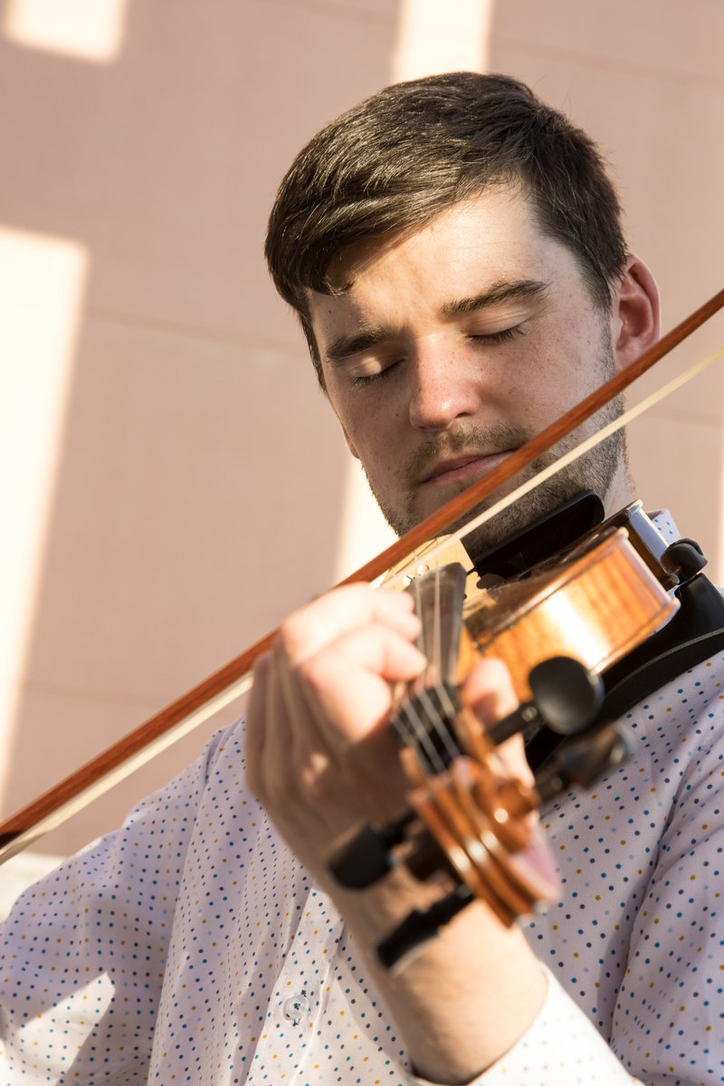 FeileNasc's tweet photo. Rathfarnham-born fiddle player Aidan Connolly has been described as "one of the best musicians of his generation" Beidh sé linn ag Féile Nasc Saturday May 21st - Marlay Park #localmusic #folkfestival #ceol https://t.co/GDEfqNwe8e https://t.co/MUS5OA7MR4