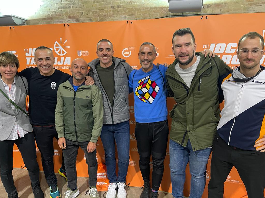 PanteresGrogues's tweet photo. Els nostres #runners ja són a València!
Tot preparat per als #JocsTaronja dels nostres amics de @SamarucsLGTB!
#running #LGTBI #runningwithpride #PanteresGrogues https://t.co/wLCAmzbKOS