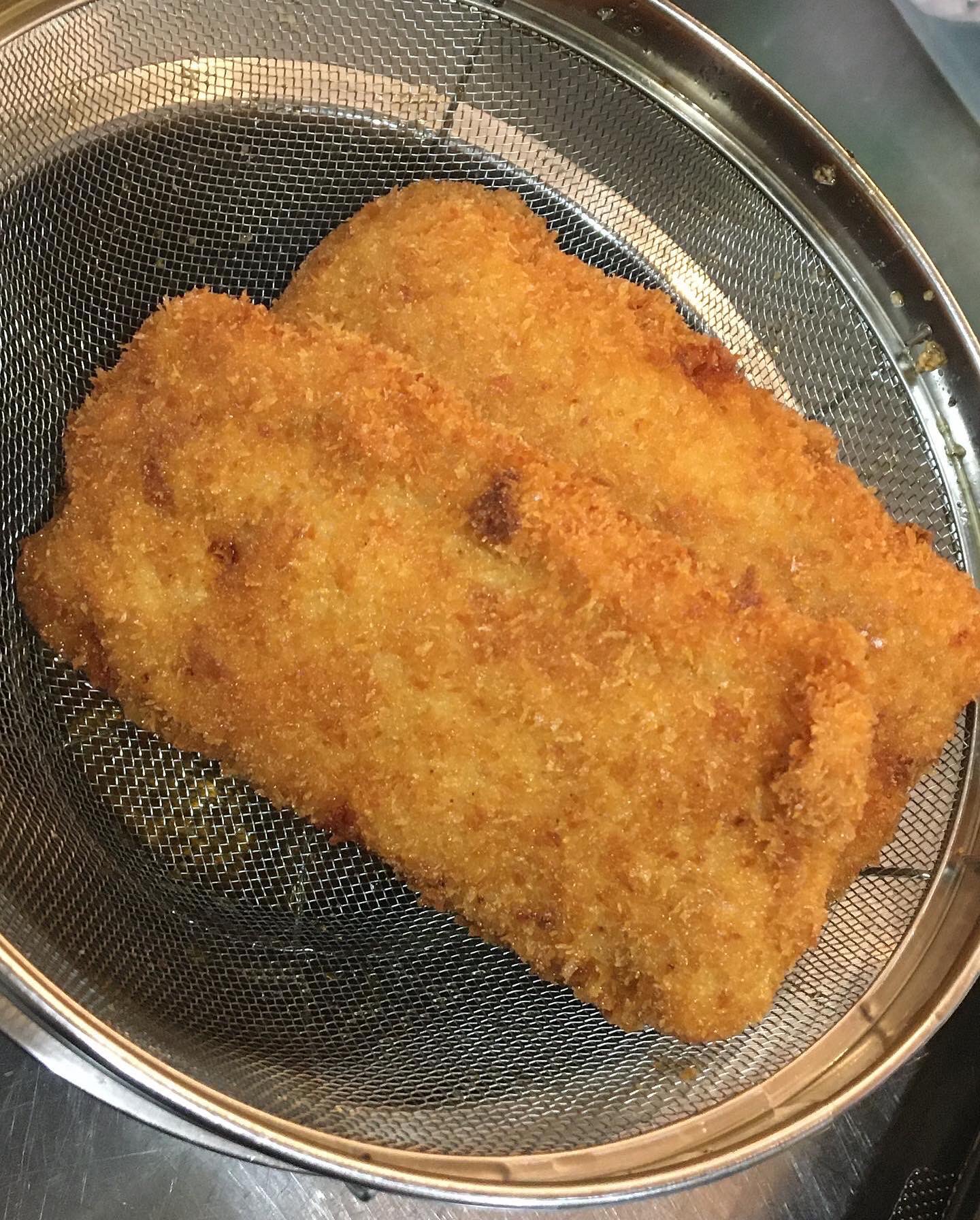 奈良きたまち食堂 Il Sorriso Della Famiglia 先程 投稿してから30分でミルフィーユチーズカツレツ完売致しました ありがとうございます 次回は仕込み倍にします 奈良きたまち食堂 チーズ ミルフィーユカツレツ T Co F9864xs5vj