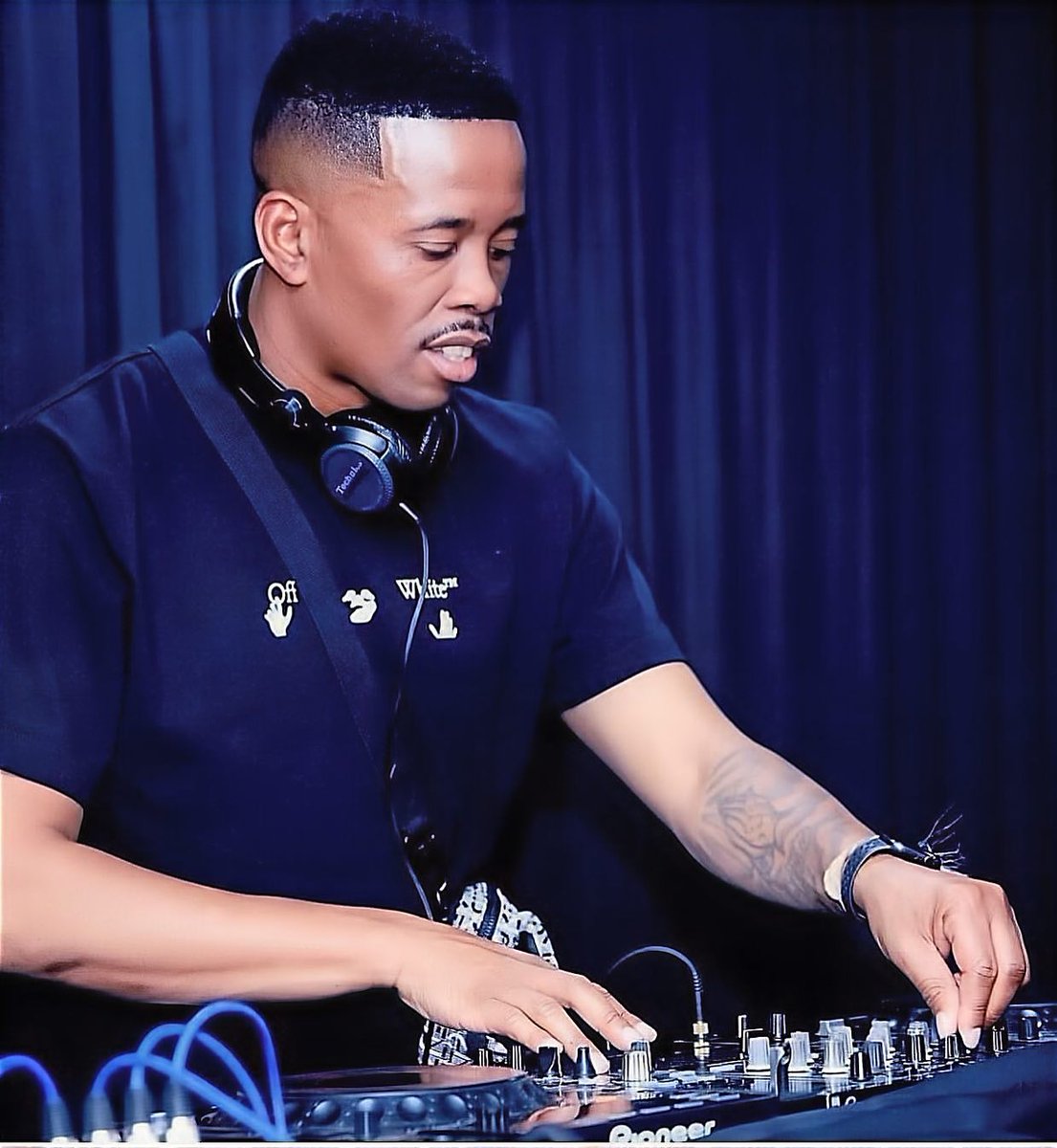UrbanTop30's tweet photo. @gagasifm @ctmafrica #UrbanTop30
5 Mar 2022
#2
@djstokiesa x Various Artists - #SokeSbone https://t.co/Wripzwm7kj