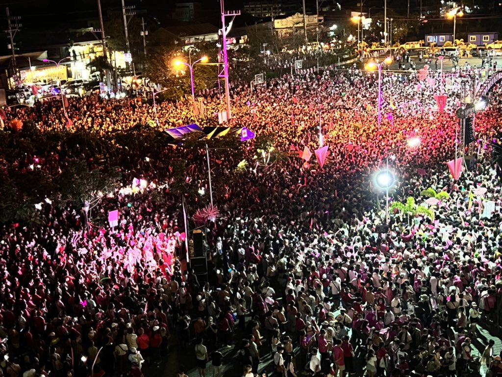 epstareezy's tweet photo. Lumalaban ang Bulacan!! #BulacanIsPink  #BulacanForLeni #10RobredoForPresident  #LeniKiko2022  #KulayRosasAngBulacan https://t.co/TtJZHBTz7z