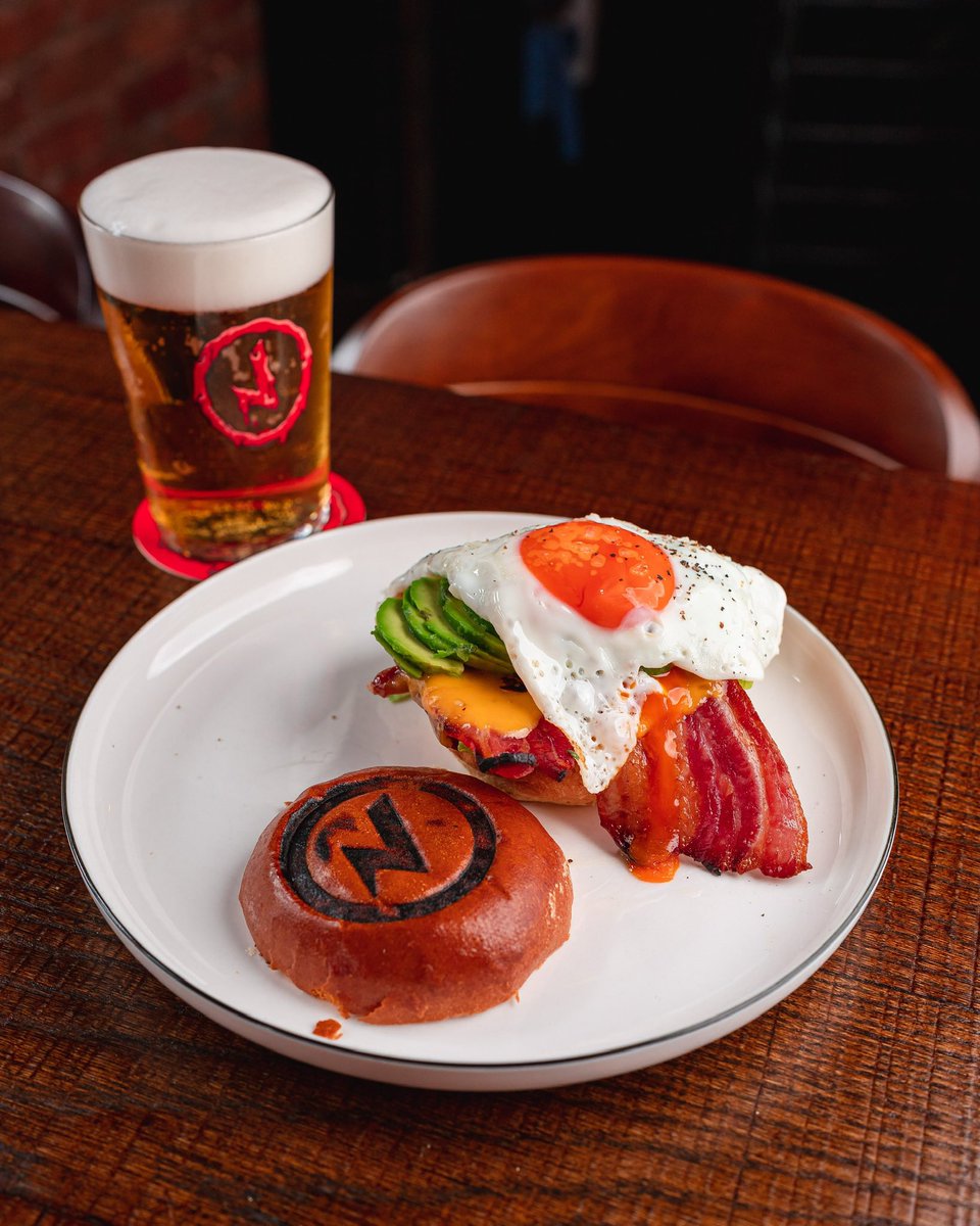 🌟MORNING GLORY🌟 Sugar Pit Bacon &amp; Clarence Court Egg 🥓🍳Avocado 🥑 American Cheese 🧀 Brioche Bun 🥯 Washed down with a pint of Jimmy’s Lager at Bottomless Brunch! Being served today at both Manchester &amp; York 👍🏻