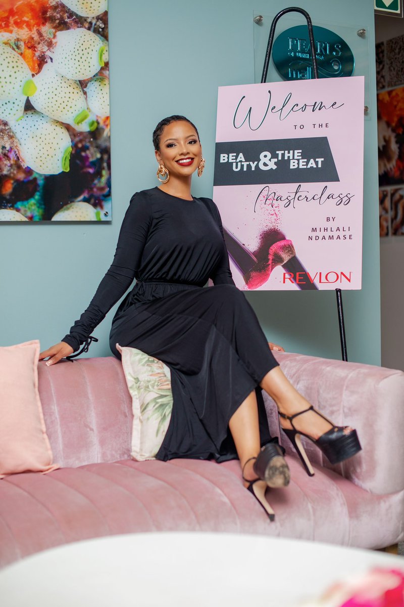 mihlalii_n's tweet photo. A huge thank you to @andimahle for the beautiful set up at #BeautyAndTheBeat 🤍💐 https://t.co/mMRSXpOuLw