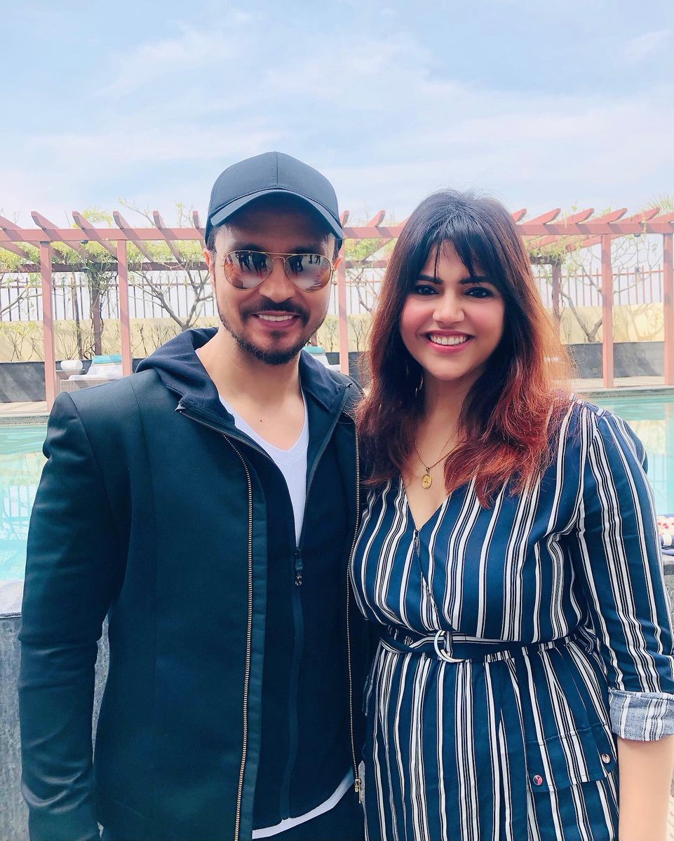 aartimahajan_20's tweet photo. A day with the stars at @radissonblu_jammu ⭐️⭐️⭐️
.
@vivekagnihotri 
My all time fav @pallavijoshiofficial 
Darshan kumar
.
#aartimahajandingra #picoftheday #stars #bollywood #vibe #incrediblejammu #jammukashmir #jammuandkashmir #radissonblu #positivity #happiness #believe https://t.co/4u8b8xbsAZ