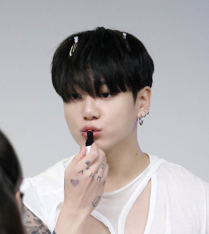 koomellia's tweet photo. babie :(( https://t.co/DBCCrSdeCc