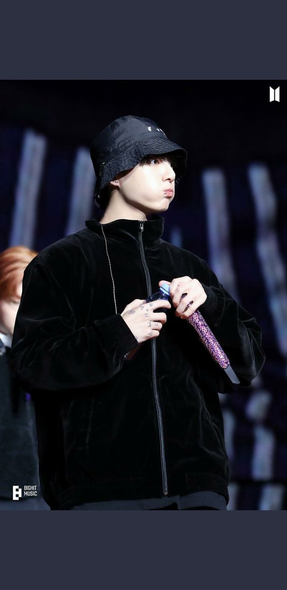 LEGENDRYSEV's tweet photo. #Yoonkook ft. Water bottle https://t.co/lOjDhFwcyk