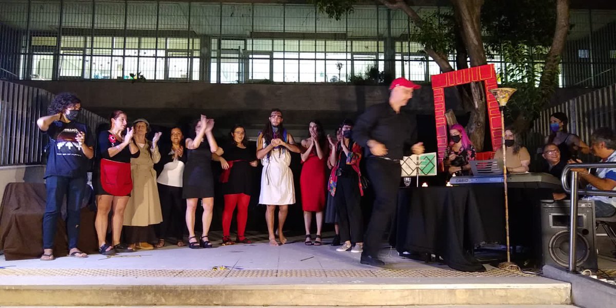 TeatroISPEE's tweet photo. Y así paso anoche el estreno de Encierro Mortal en el ISPEE, gracias por venir!!!!!!! https://t.co/1ncEZ3e5nA