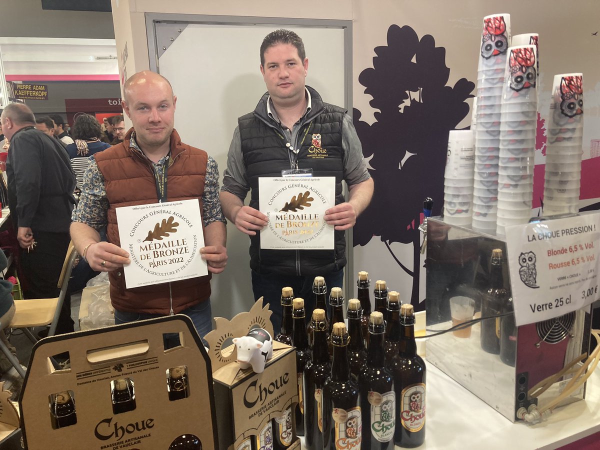 LaHauteMarne's tweet photo. 🥉🥉 La Brasserie de Vauclair - La Choue a remporté 2️⃣ médailles de bronze au @cga_paris du @Salondelagri pour sa bière blanche et sa blonde ! 🍻

Un grand bravo à eux, une belle fierté ! Nos bons produits haut-marnais méritent d’être récompensés ! 👏 https://t.co/tjCaW5Vdqn
