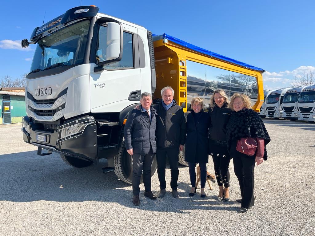 barbara_zilli's tweet photo. Quando investire sul territorio e credere nella forza della famiglia รจ ricetta per il successo. Buon lavoro #Gruppo #Amerio #nuovomezzo #iveco #percoto #ilnostrofvg #lavoro ๐๐ https://t.co/SDtTZSzAtq