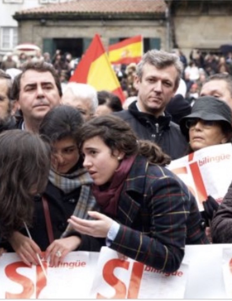 O futuro presidente da <a href="/Xunta/">Xunta de Galicia</a> , D. Alfonso Rueda , nunha manifestación da ultradereita en Santiago en contra da oficialidade do Galego en Galicia. Ó mellor esta xente non debería estar gobernando Galicia se queremos que se apoie ó galego…🤷🏻‍♂️🤷🏻‍♂️🤷🏻‍♂️