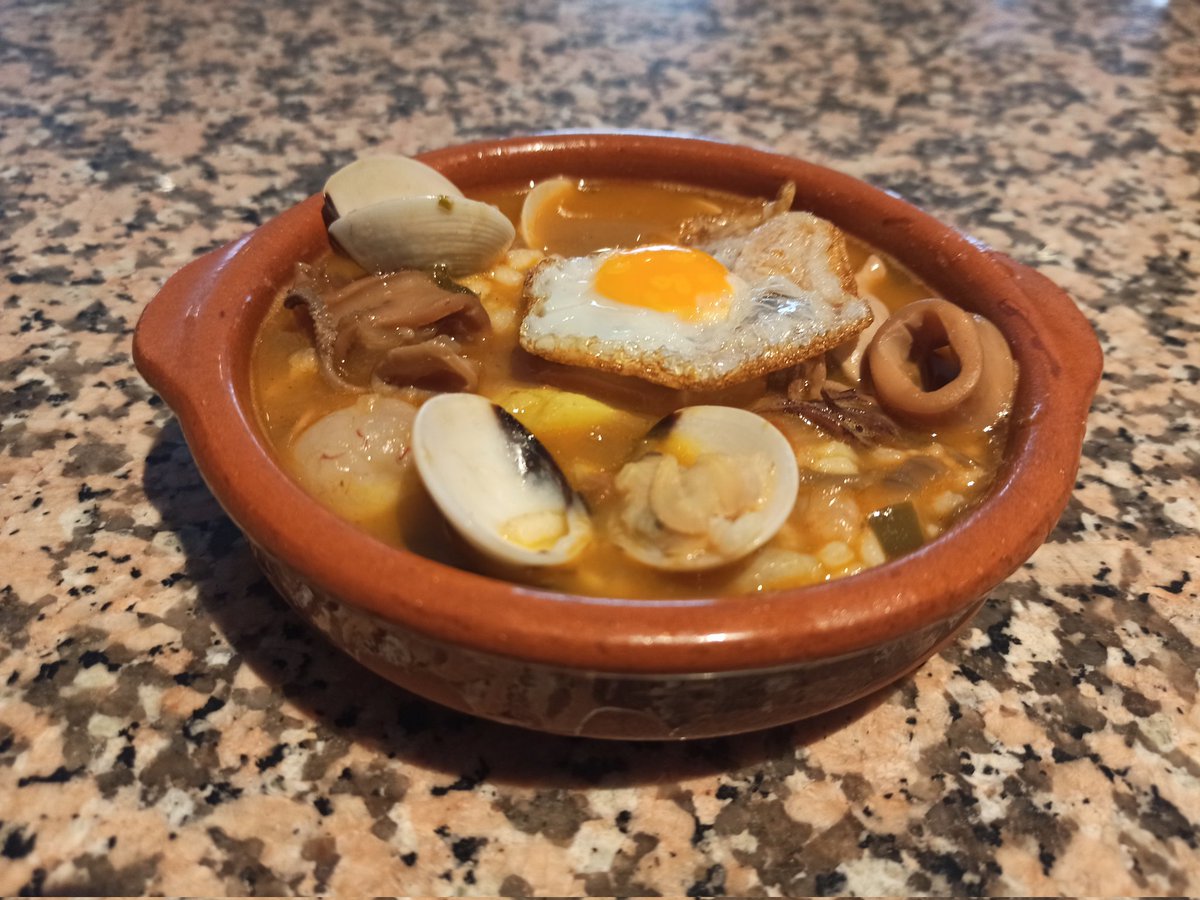 Todo listo para empezar la 2° Jornada del puchero. 
Este año participamos con Guiso marinero. 
Osea esperamos a todos.