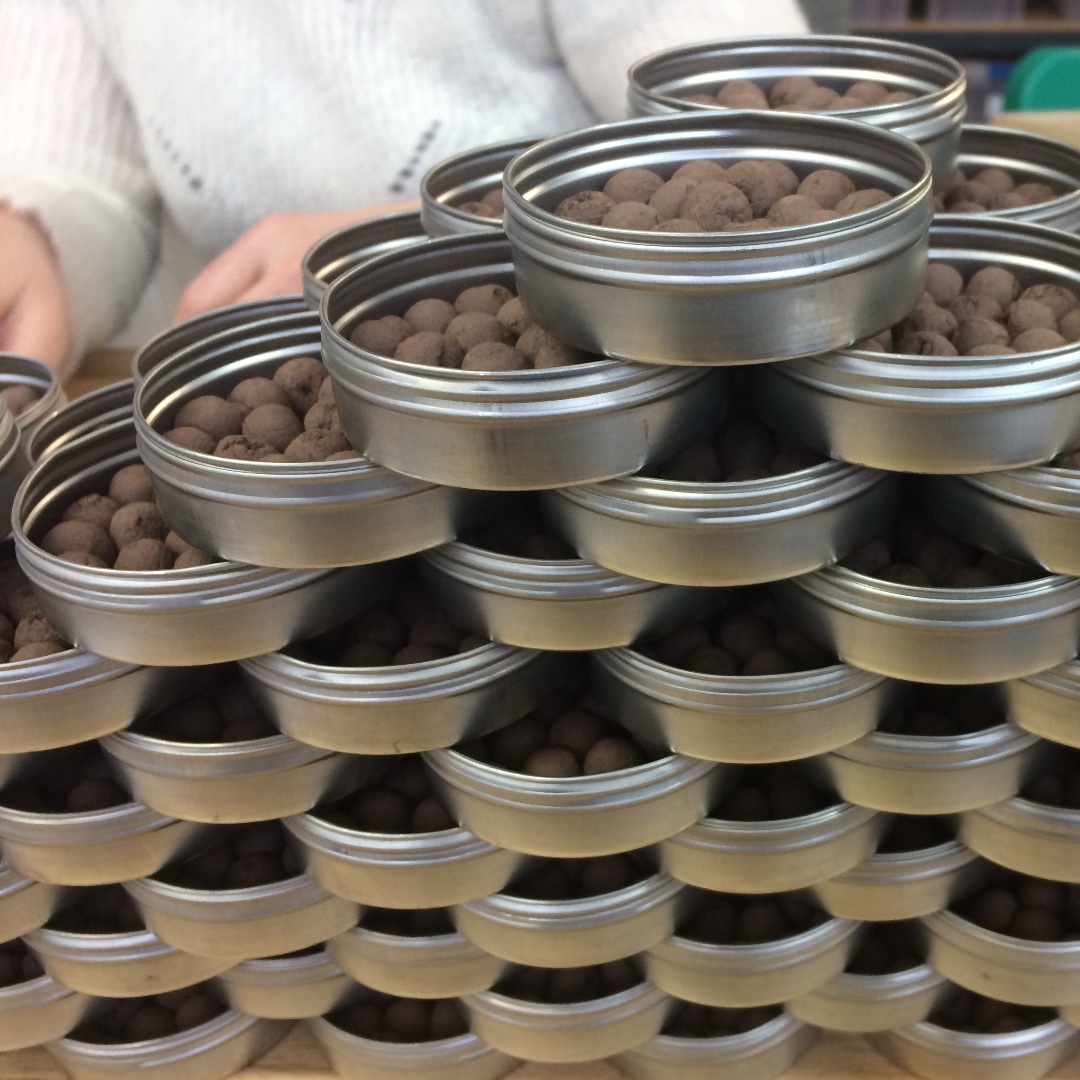 seed_ball's tweet photo. Seedball gift tins are made from 100% recyclable tin made in London with the help of a solar farm on the factory roof. Hand-filled by us with 20 seed balls bursting with beneficial wildflowers to help bees and butterflies! 
https://t.co/pwcxGJVRjM
#seedball https://t.co/qkNcJiVklA