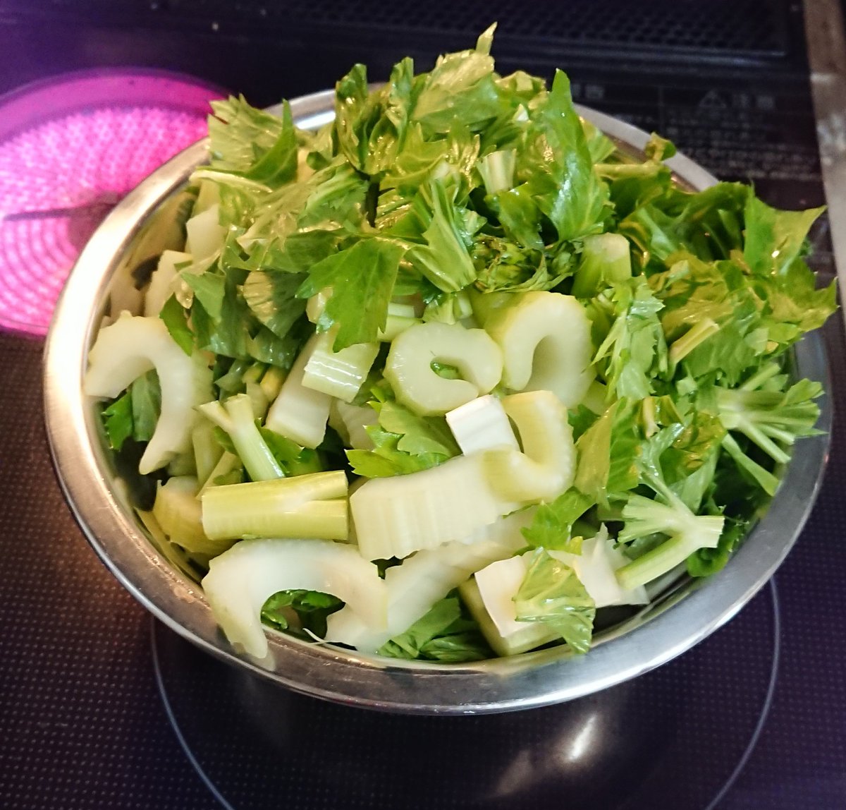 greenandflower's tweet photo. さぁ~て
来週のキャンプ飯わぁ?
そう簡単に #CHARQUE (シャルケ)が半額にはなってないわな…
浜松はブラジル人多いからブラジル食材も沢山ある🍖
たまたま半額になってたものを買って煮込みにしたらメッチャ旨かったから同じメニューで考えてたけど…
チキンで代用するか🐔 https://t.co/jimJ0niMjR