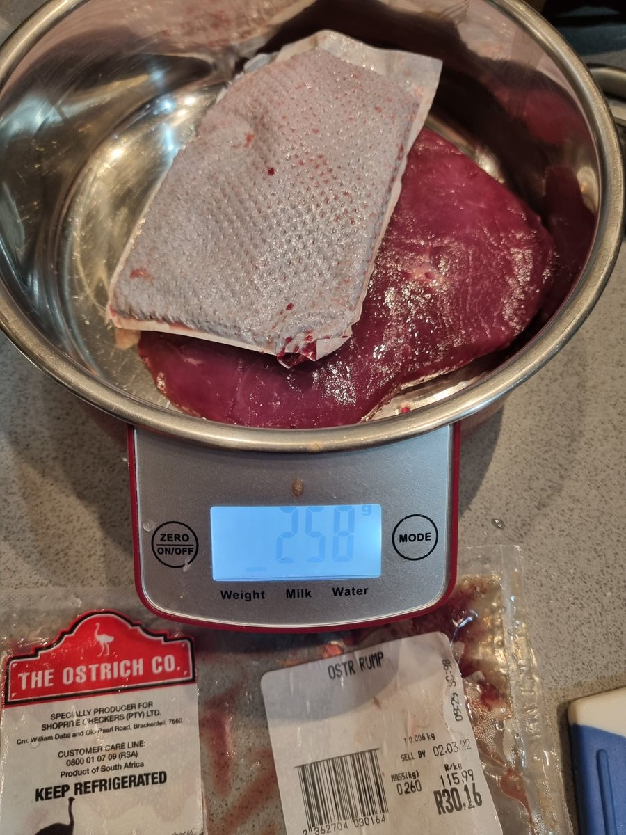 RWittmannK's tweet photo. @CheckersSA what's going on here??? https://t.co/Niss71aHXI