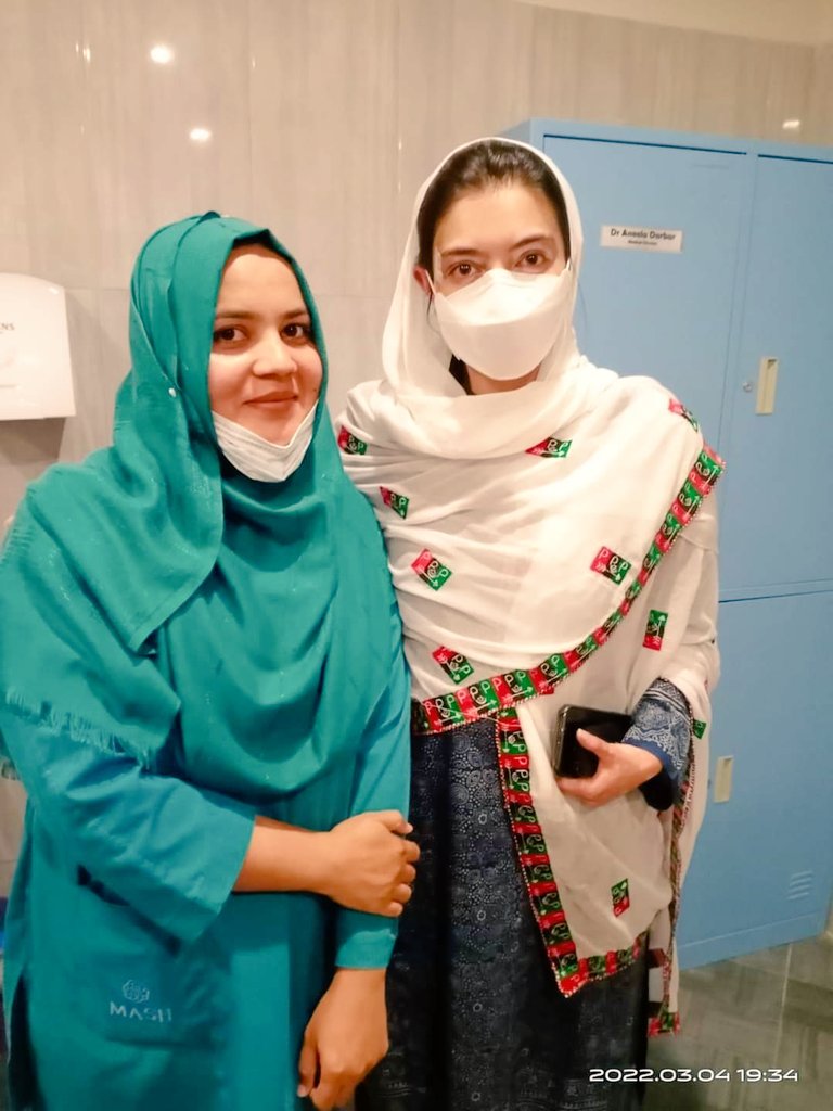 Syedshahrukkh77's tweet photo. Brave Daughter jiyali Dr.@MpaShahnaz said Wasabi's daughter gave first aid to Pakistan daughter.
Long live my sisters!❤
and BB Aseefa said all Would like to thank everyone for the outpouring of love and prayers❤️. Deeply indebted to the paramedics at 1122 station #Khaniwal,
1/2 https://t.co/vC91fqpLtt