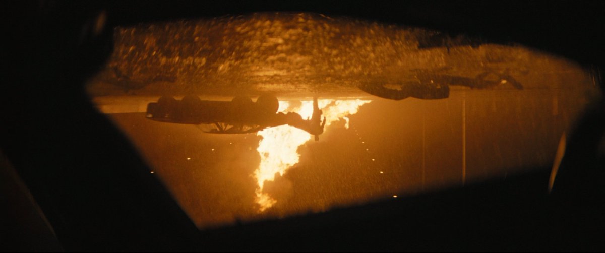 Hallvaror_AG's tweet photo. Con una delicadeza inusitada y una capacidad narrativa/visual apabullante, Matt Reeves ha realizado en #TheBatman un thriller detectivesco neo-noir en una Gotham asfixiante y terrorífica. Desde la BSO de Giacchino, y la fotografía de Fraser, todo compone una película magistral. https://t.co/bdumqCPcn3