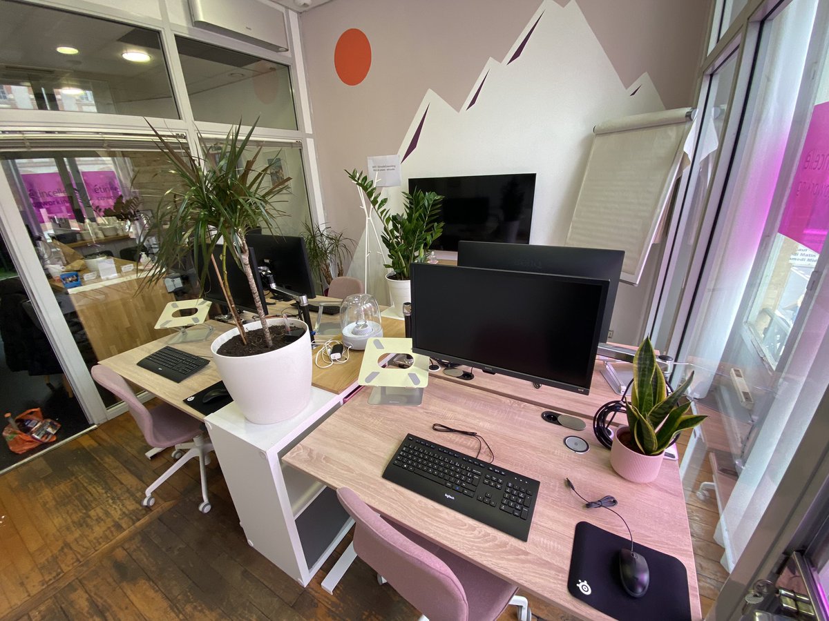 Pour continuer à accueillir de nouveaux talents dans notre communauté d’étincelants nous venons de transformer notre salle Edelweiss avec des postes coworking premium