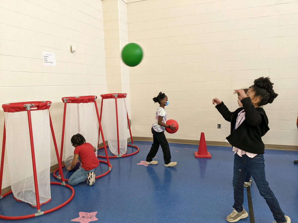Shout out to one of our SuperSTAR Mr. Kight! He organized and held a phenomenal event to celebrate heart health! Hoops for Hearts was a great success- raising over $1.000 for the American Heart Association! <a href="/GaryKight/">Gary Kight</a> @SZendle @GCSParentAcad <a href="/GCShealthandpe/">GCS Health and PE</a> <a href="/GCSchoolsNC/">Guilford Co. Schools</a>