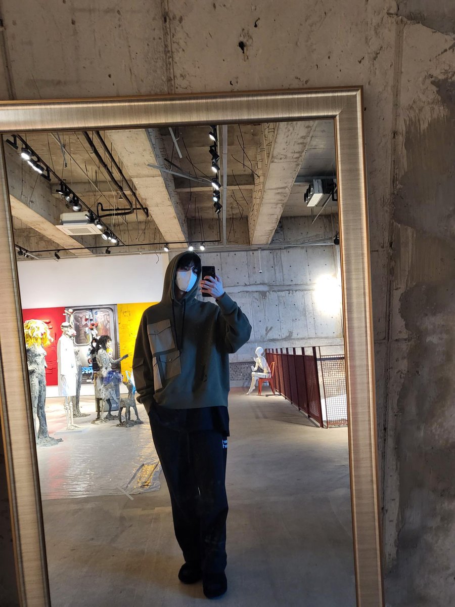 bbangtonin's tweet photo. he’s so cool https://t.co/H8xwIvFpgV