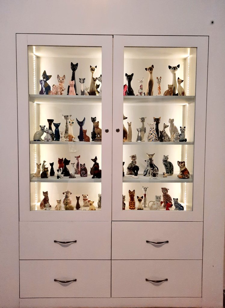 ruth_millington's tweet photo. A woman with 300 china cats in her home? Crazy lady. A man who turns them into an installation? Artist. 'Cat-tharsis’ (2016/21) by Andy Holden + inspired by his late grandmother #Caturday @WolvArtGallery https://t.co/ifCxNBJkEc