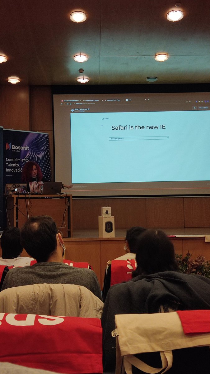 Tamara_design's tweet photo. Qué maravilla la charla de @carmenansio en la @zurracapoteconf #zurracapoteconf #SVG ♥️ https://t.co/fHuPbkcIzl